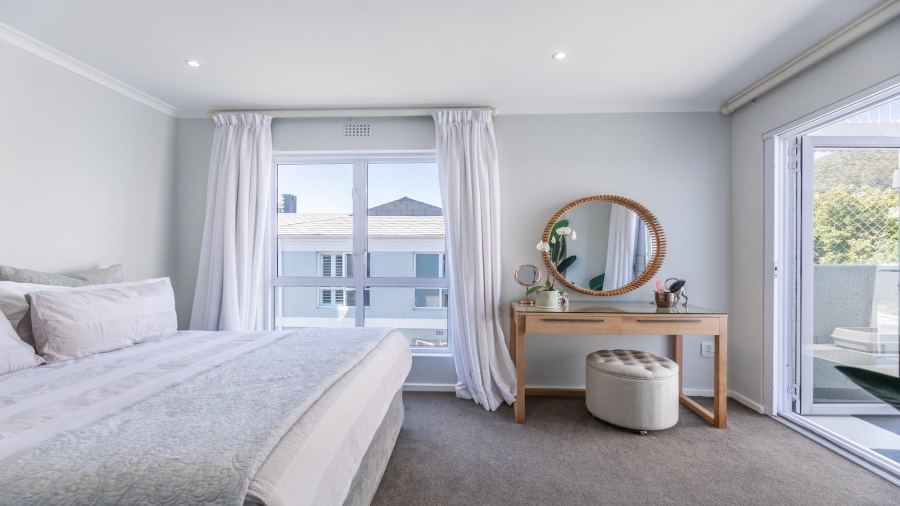 2 Bedroom Property for Sale in Sea Point Western Cape